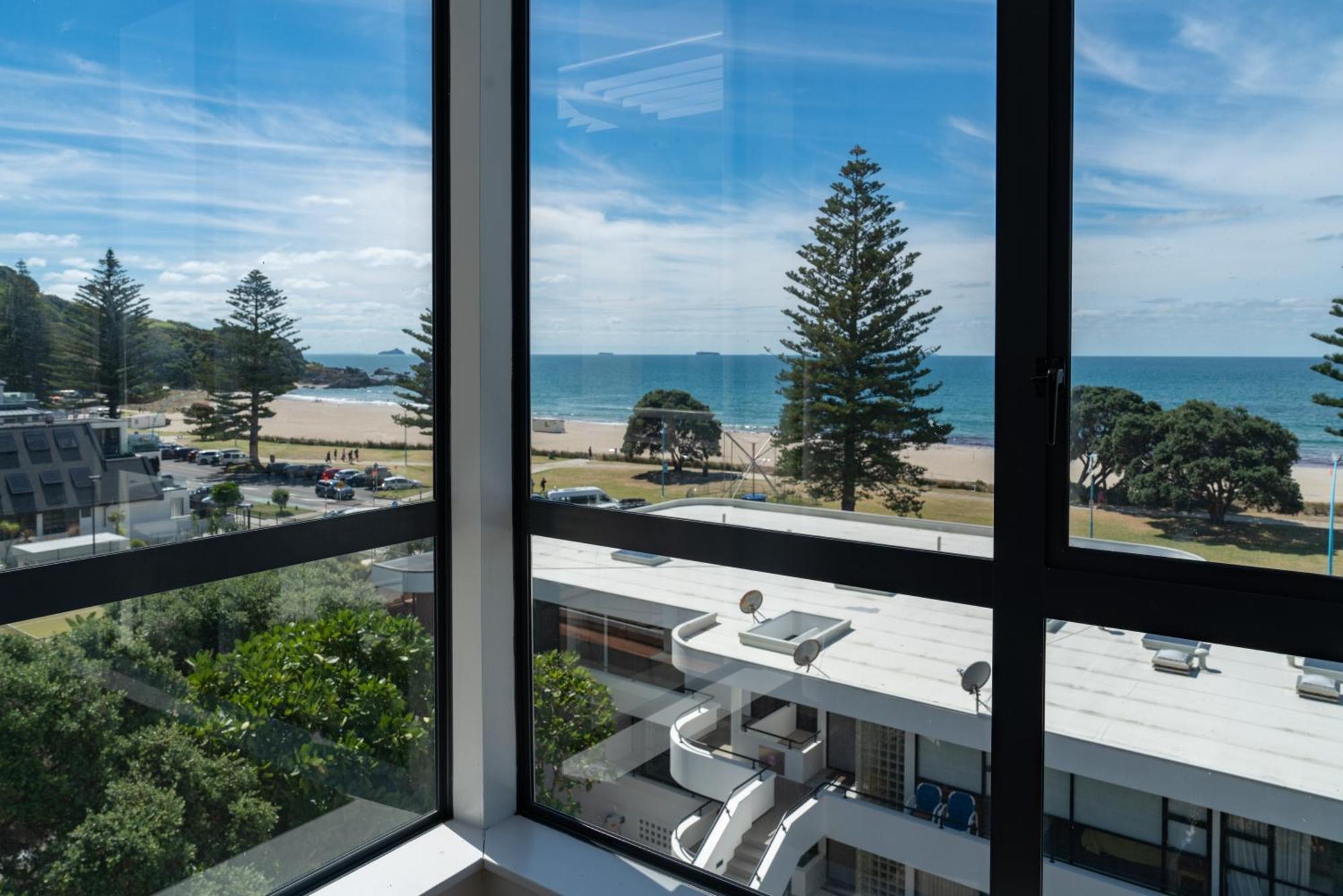 Ocean View Beach Escape - Top Floor Apartments, Mt Maunganui Base Mount Maunganui Exterior photo