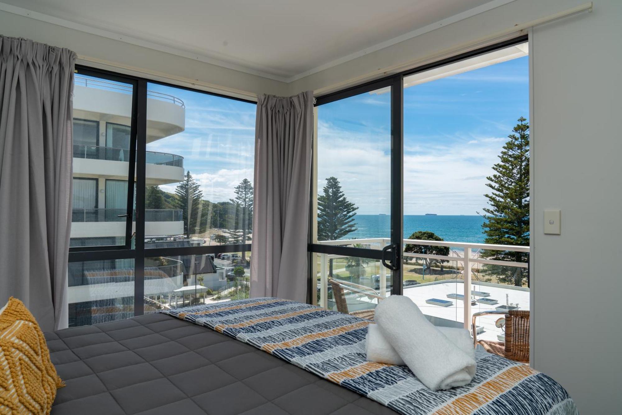 Ocean View Beach Escape - Top Floor Apartments, Mt Maunganui Base Mount Maunganui Exterior photo