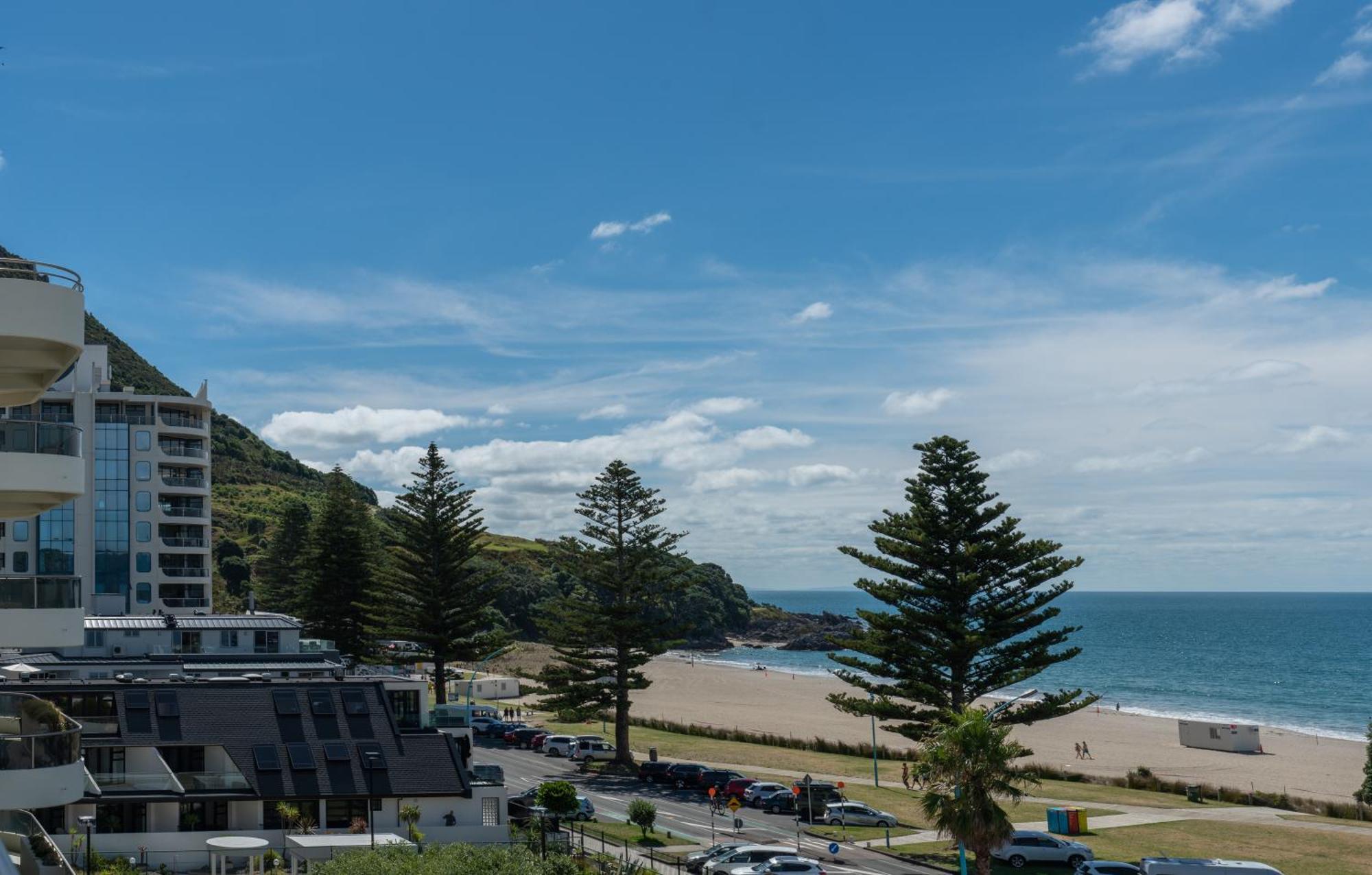 Ocean View Beach Escape - Top Floor Apartments, Mt Maunganui Base Mount Maunganui Exterior photo