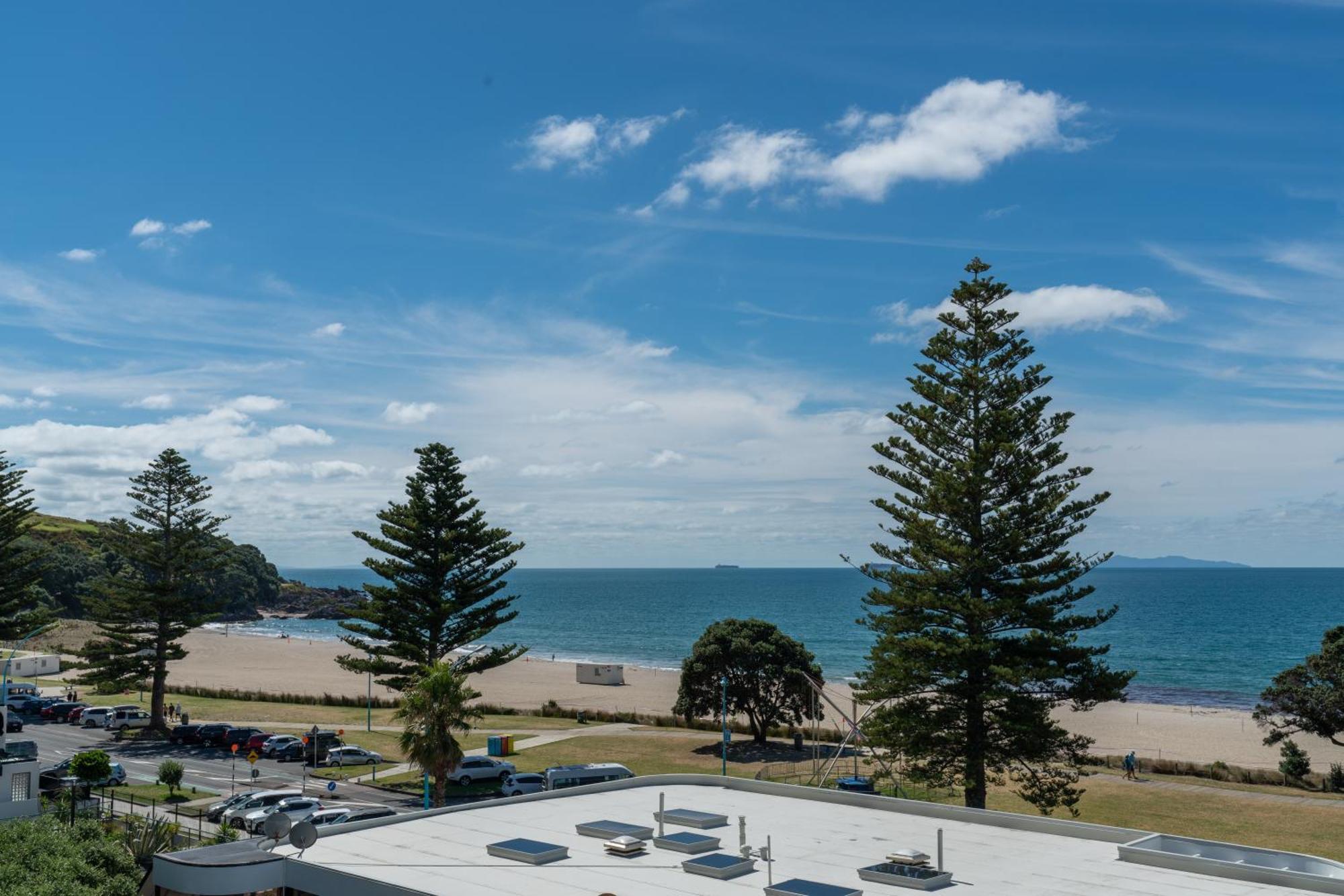 Ocean View Beach Escape - Top Floor Apartments, Mt Maunganui Base Mount Maunganui Exterior photo