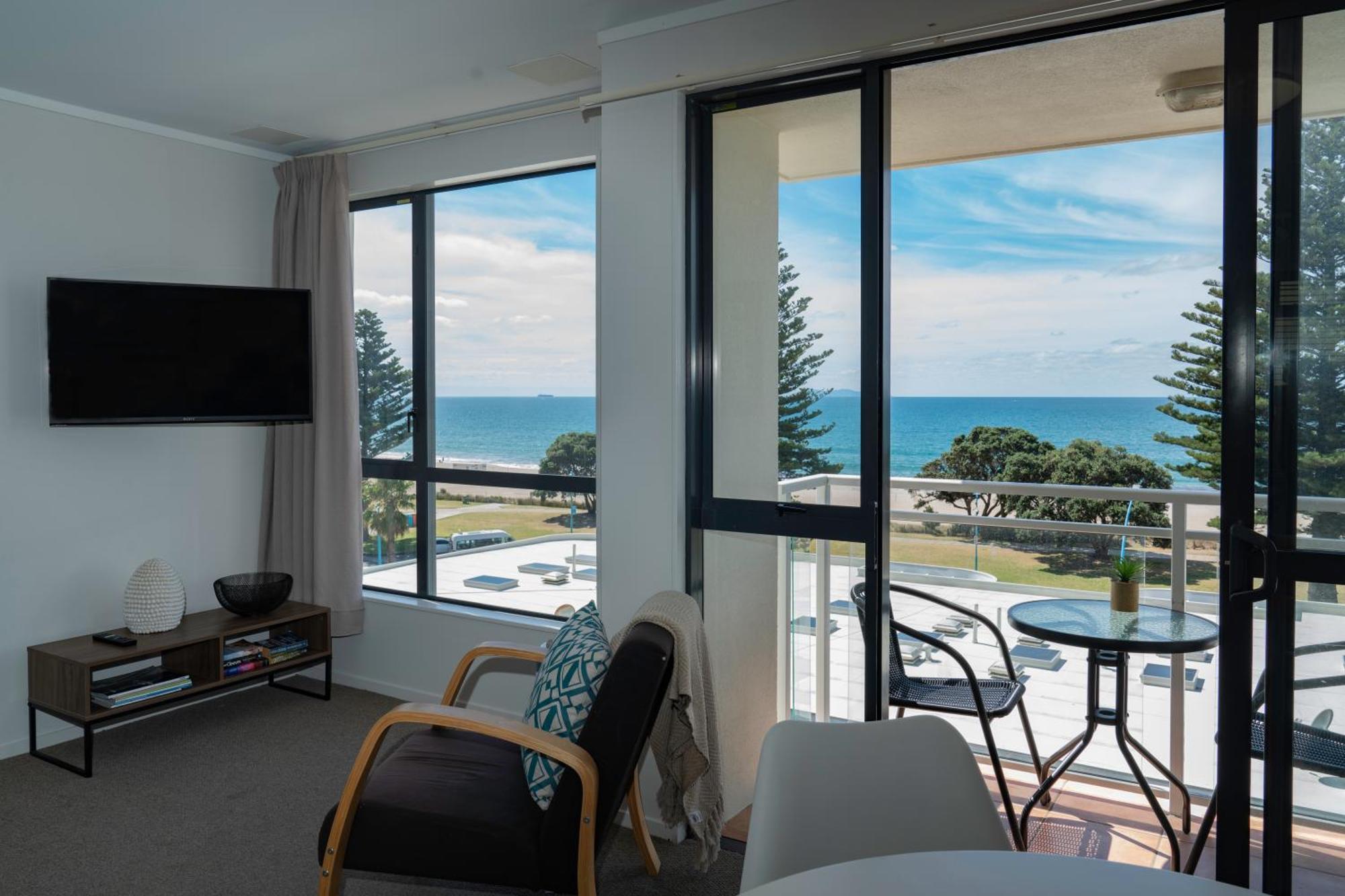 Ocean View Beach Escape - Top Floor Apartments, Mt Maunganui Base Mount Maunganui Room photo